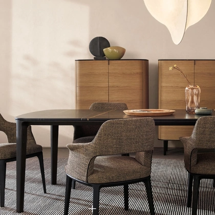 Madia Symphony Alta in rovere gold, top in marmo e piedini in metallo di Poliform