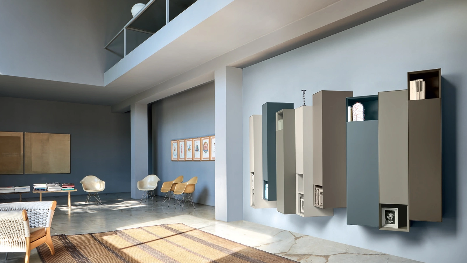 Mobile sospeso di design Domino Clino in laccato opaco di Sangiacomo