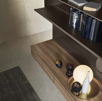 Parete Attrezzata Abacus in vetro Caffè lucido e Noce di Rimadesio