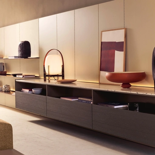 Parete Attrezzata sospesa Code in legno con top in marmo di Poliform