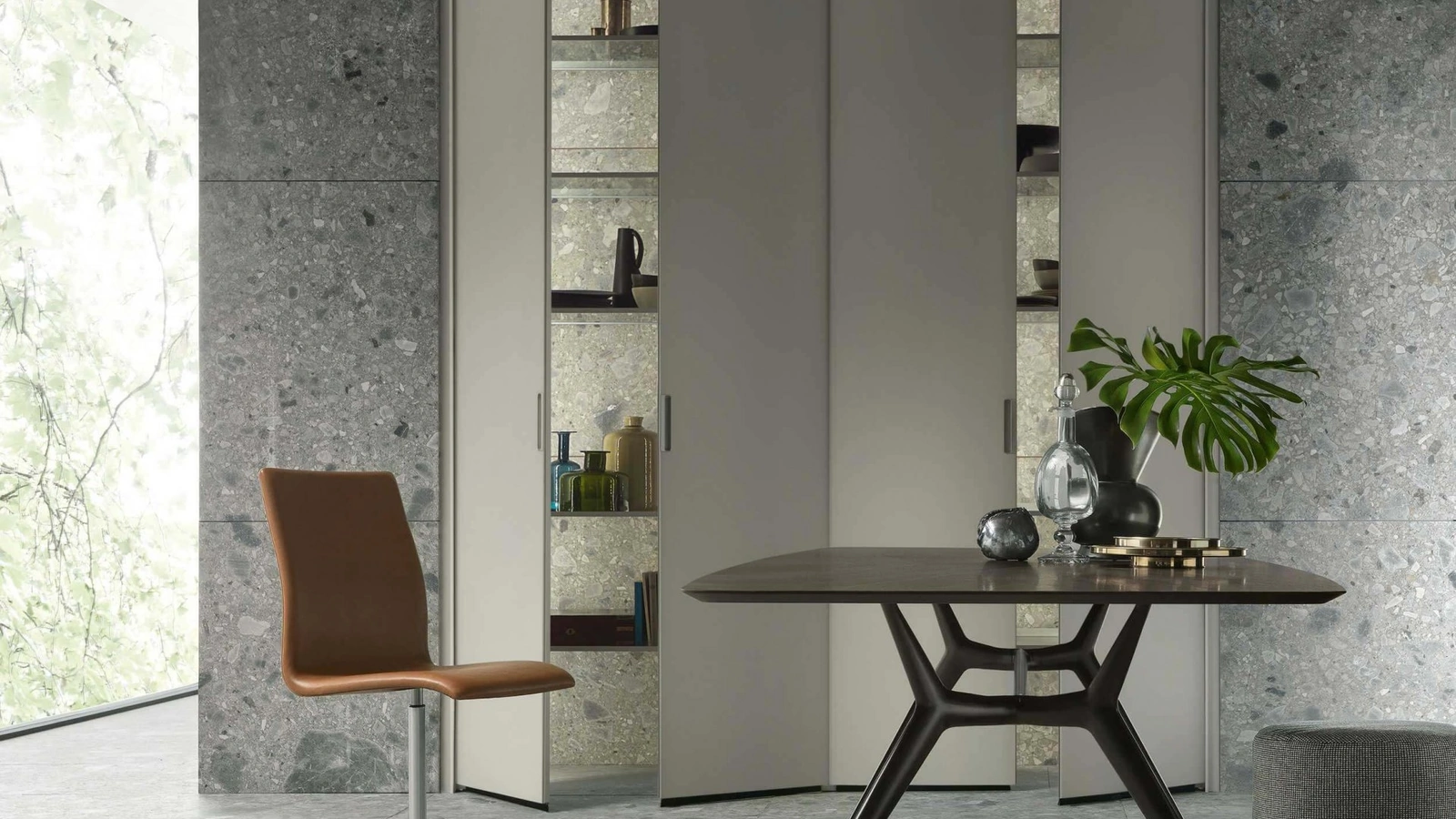 Parete Attrezzata Cover con ante in laccato Avorio e mensole interne in vetro grigio trasparente di Rimadesio