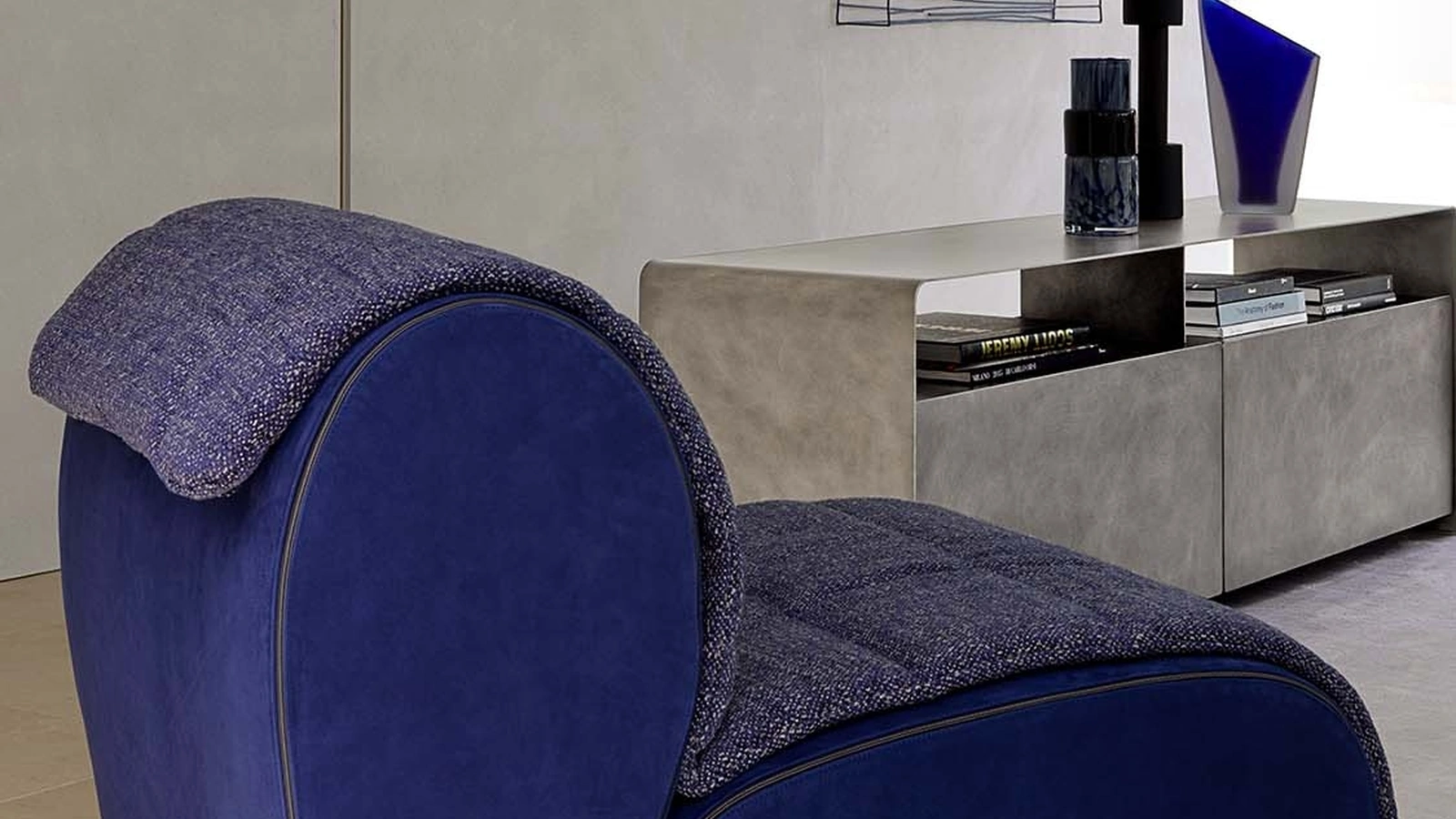 Poltrona in tessuto ispirata ai petali di un fiore Flora di Flou