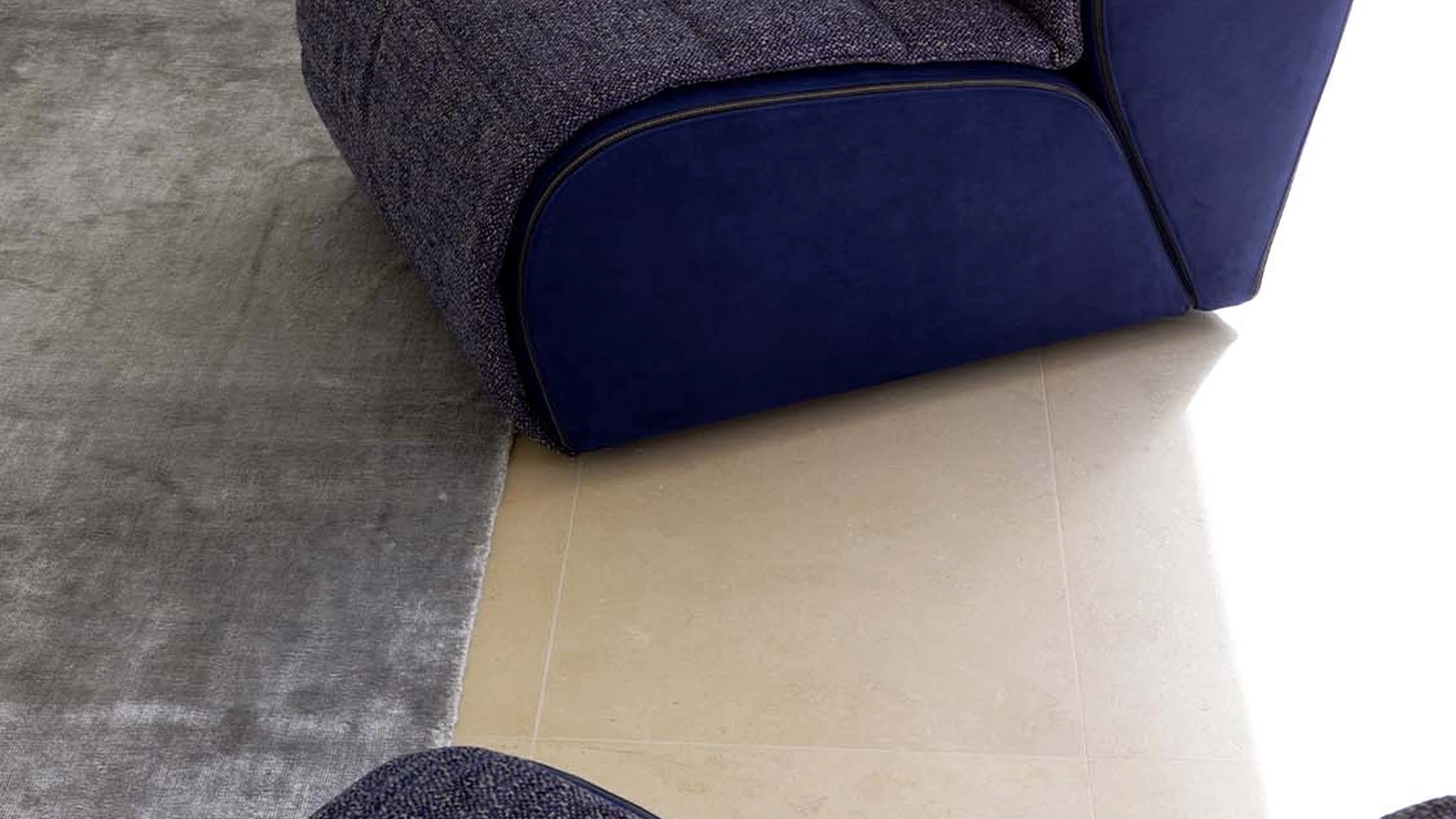 Poltrona in tessuto ispirata ai petali di un fiore Flora di Flou