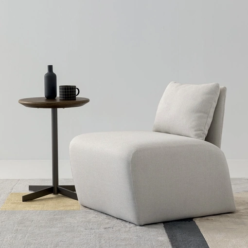 Poltroncina in tessuto imbottito Lady B di Oggioni