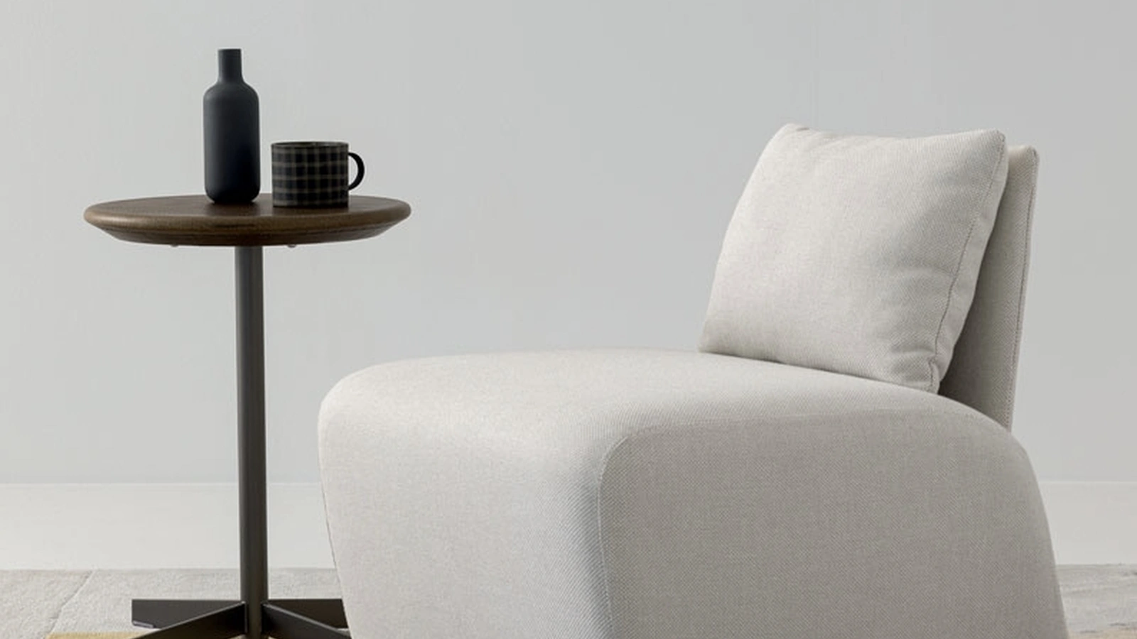 Poltroncina in tessuto imbottito Lady B di Oggioni