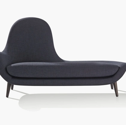 Poltrona Mad Chaise Longue in tessuto e pelle sul retro con gambe in olmo nero di Poliform