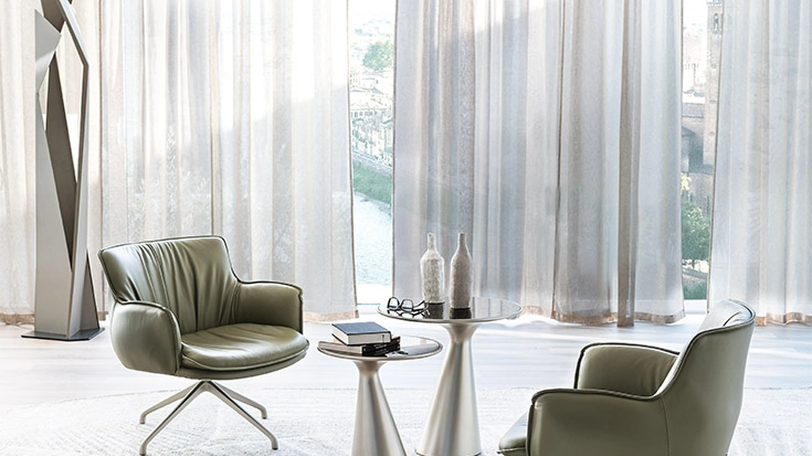 Poltroncina in pelle Rhonda Lounge di Cattelan Italia