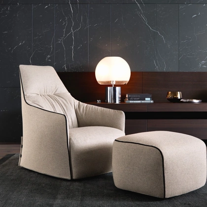 Poltrona Santa Monica Lounge in tessuto con cuciture in cordoncino di Poliform