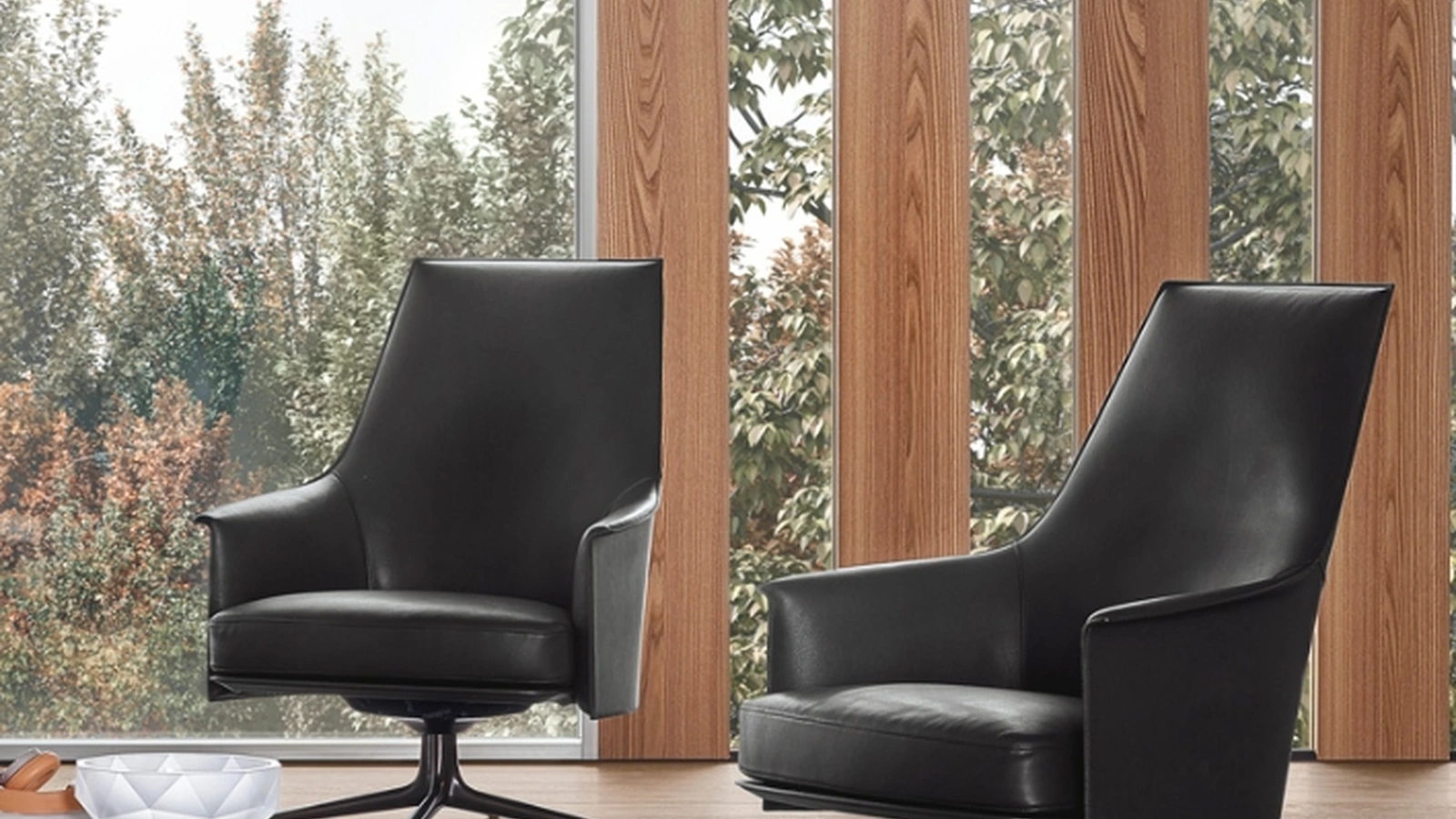 Poltrona Stanford Lounge con rivestimento interno in pelle ed esterno in cuoio di Poliform