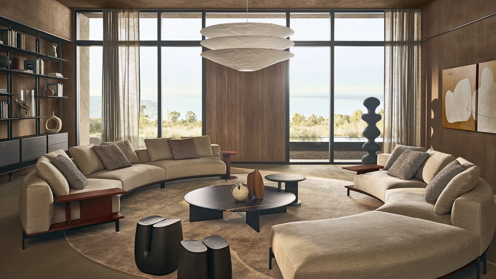 Divano dalla linea curva in tessuto Brera di Poliform