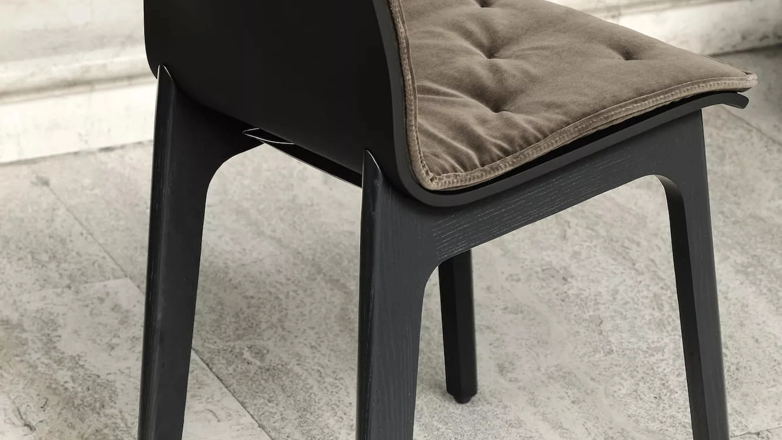 Sedia Alfa in legno massello e laccato di Bontempi