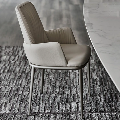 Sedia con braccioli Belinda ML in ecopelle con struttura in acciaio di Cattelan Italia