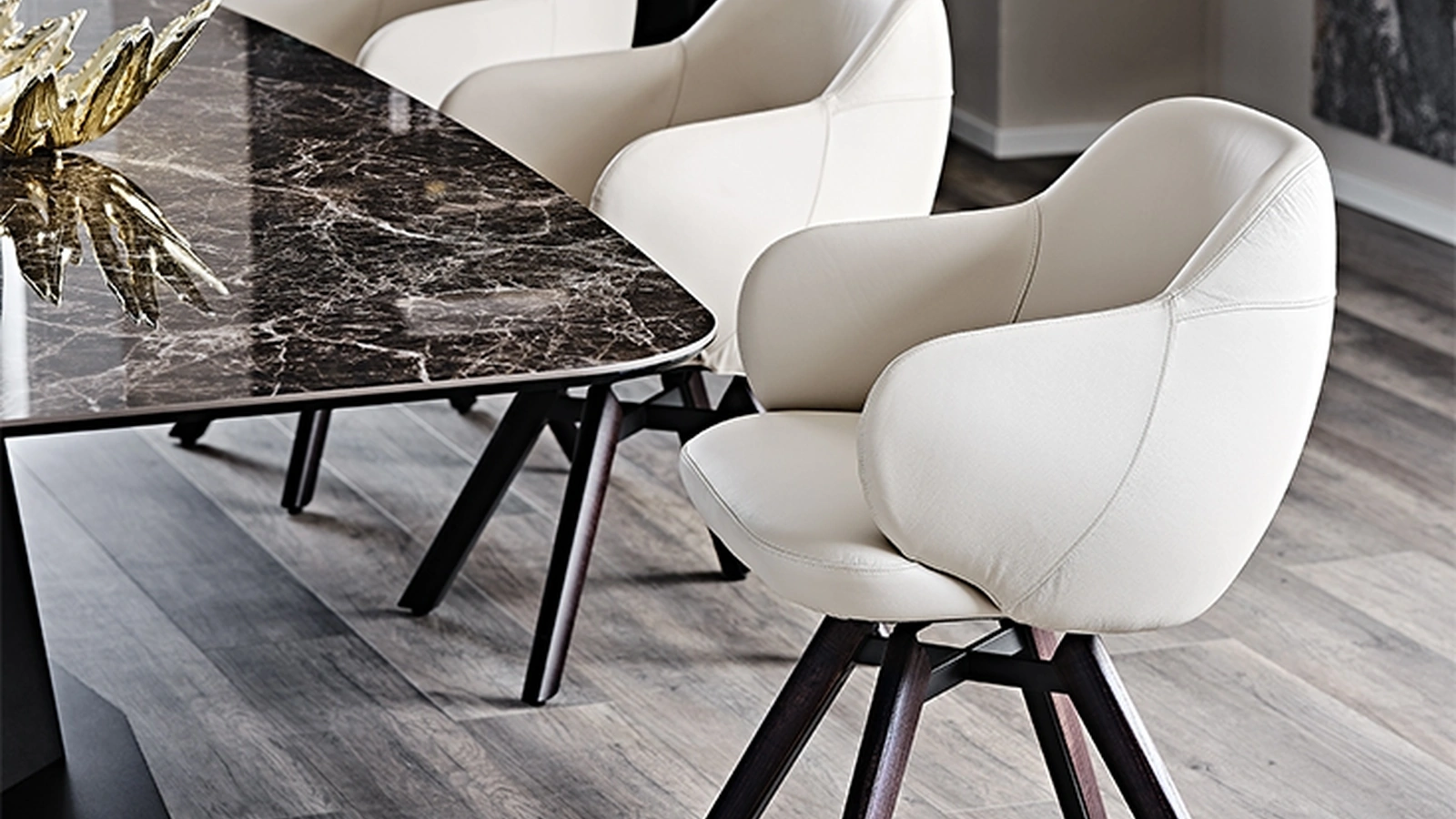 Sedia girevole in pelle Bombè di Cattelan Italia