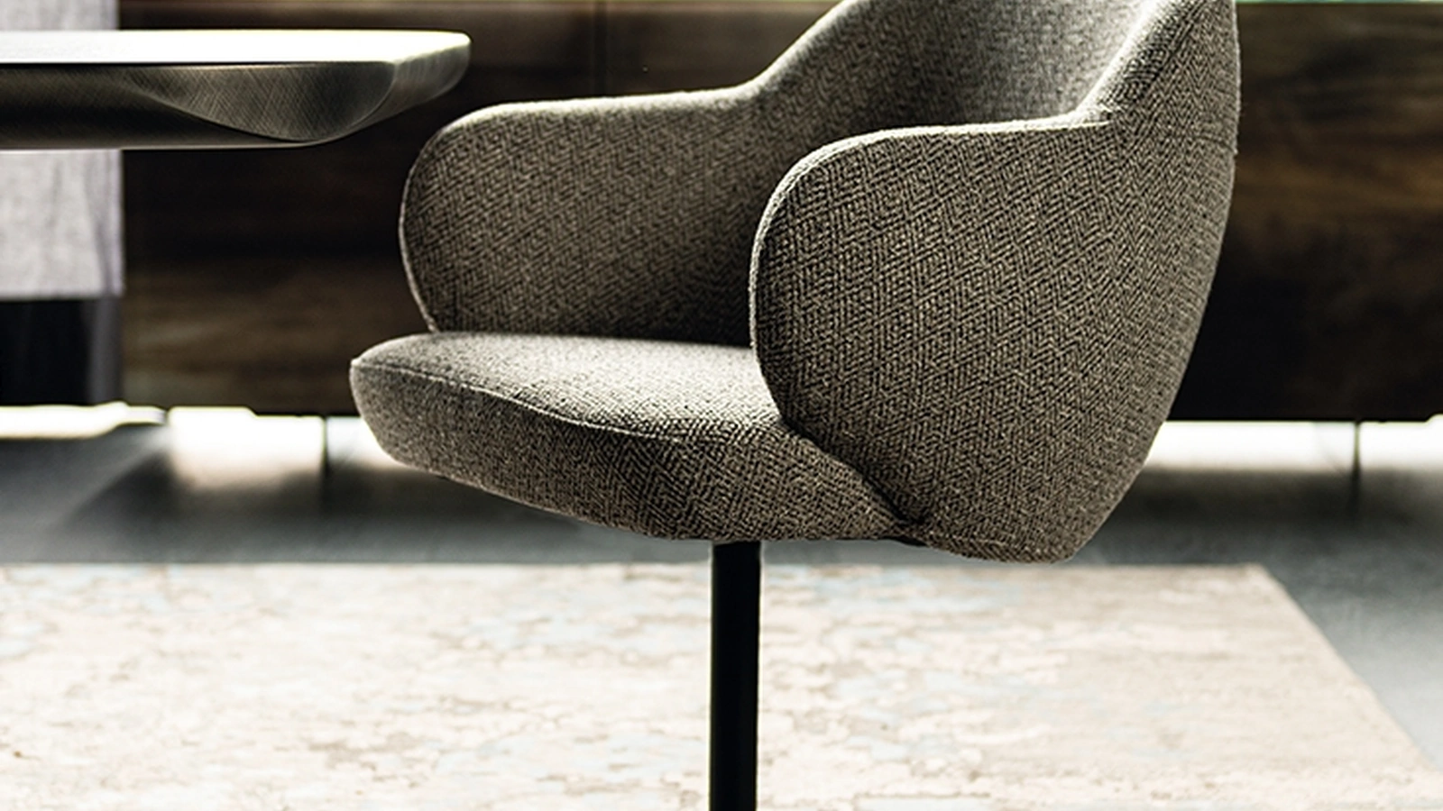 Sedia girevole in tessuto con base a 4 razze in acciaio Bombè X di Cattelan Italia