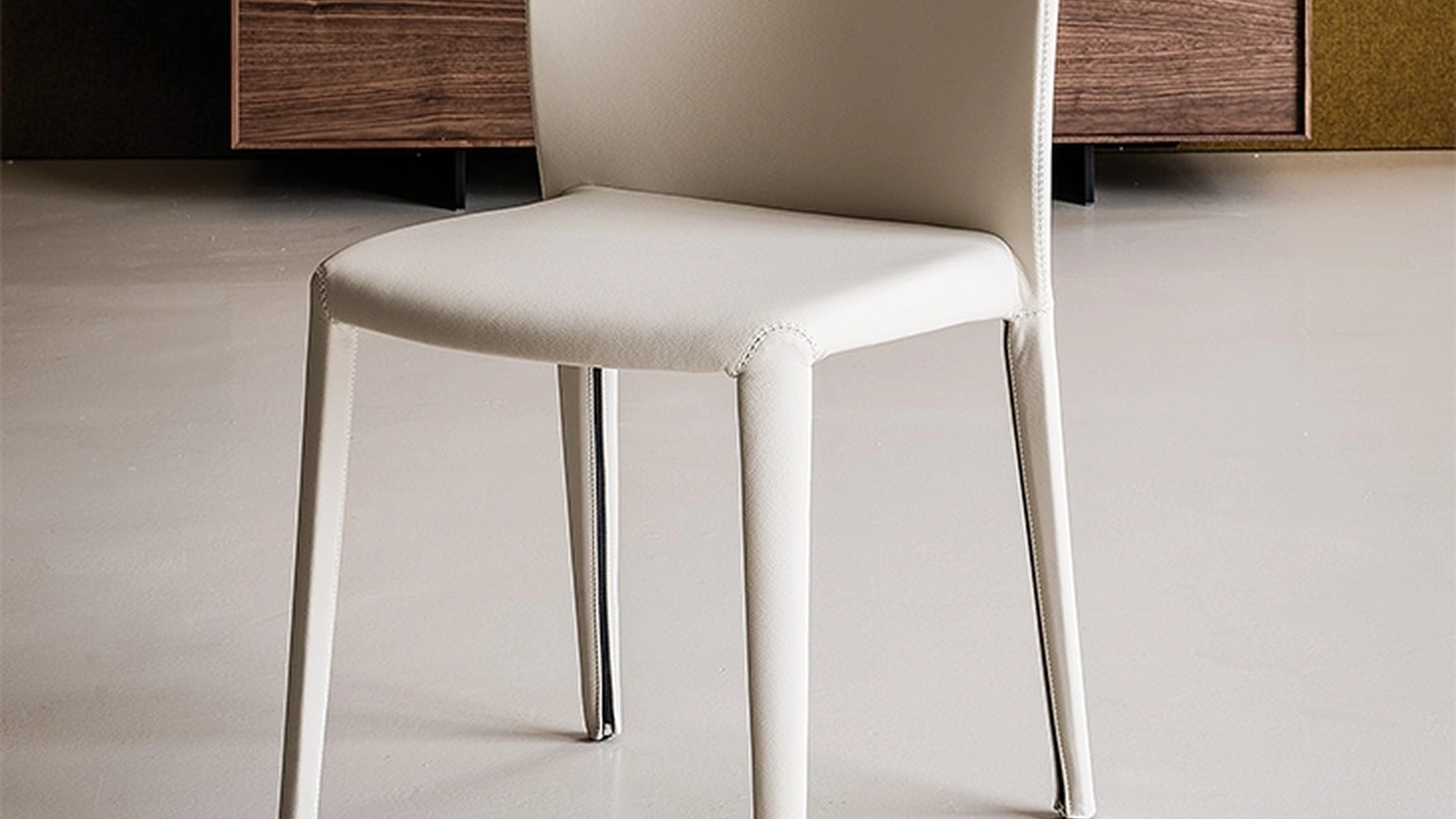 Sedia in acciaio rivestita in pelle Daisy di Cattelan Italia