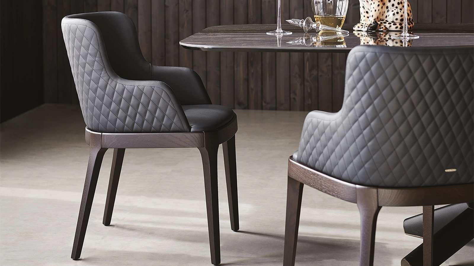 Sedia in pelle con schienale trapuntato Magda Couture di Cattelan Italia