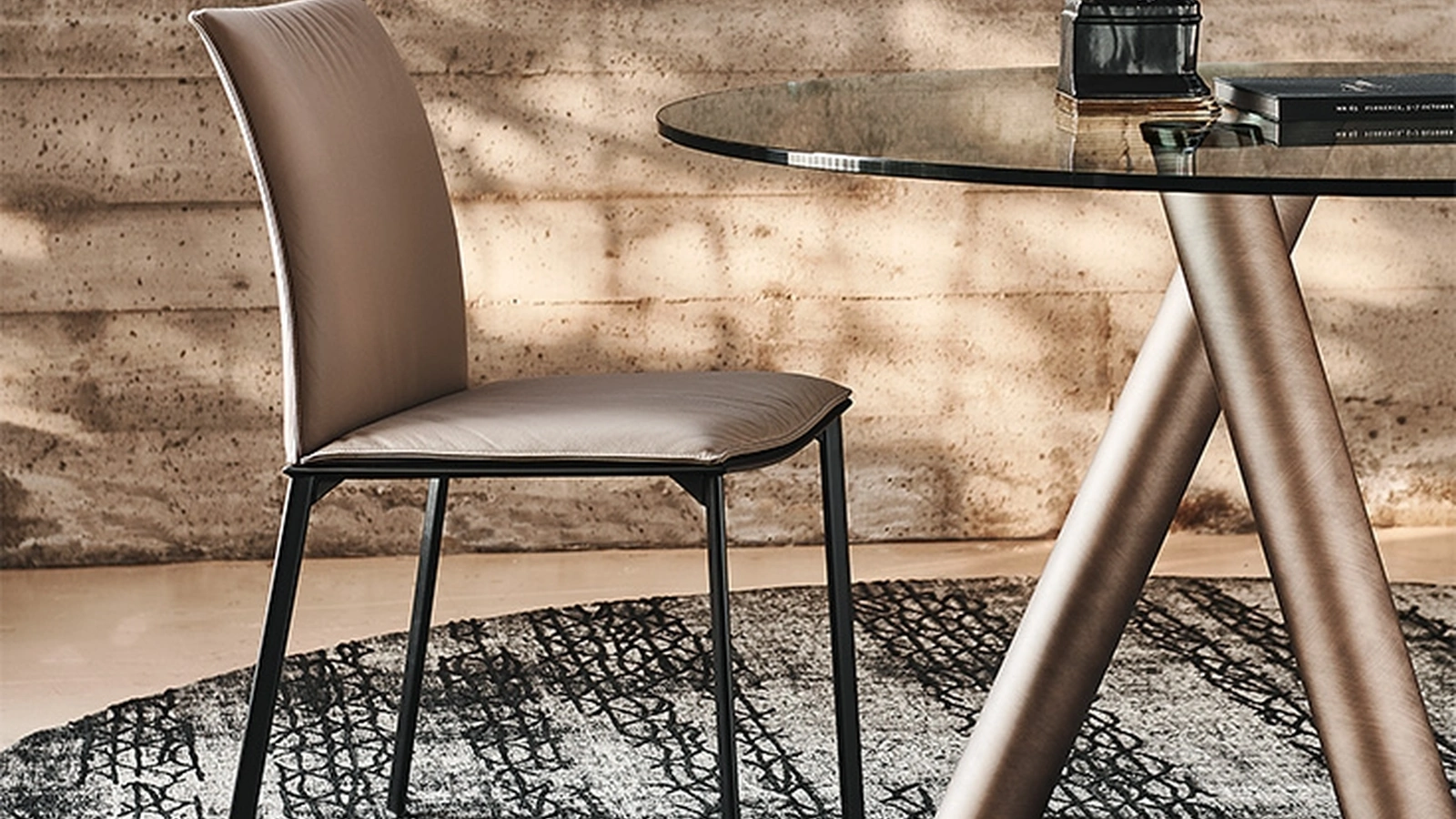 Sedia in pelle con schienale leggermente curvato Rita di Cattelan Italia