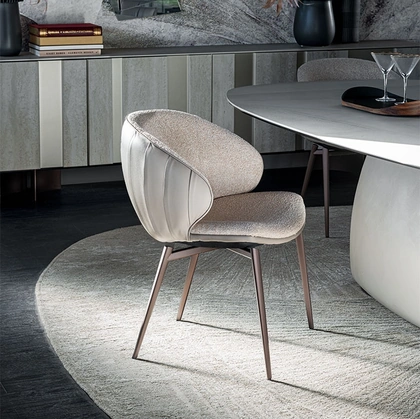 Sedia Charlotte in tessuto e pelle di Cattelan Italia