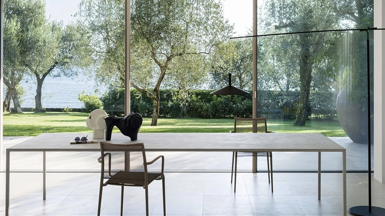 Sedia impilabile e leggera Sand Light di Desalto