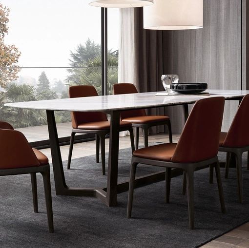 Sedia con braccioli Grace in pelle con struttura in rovere di Poliform