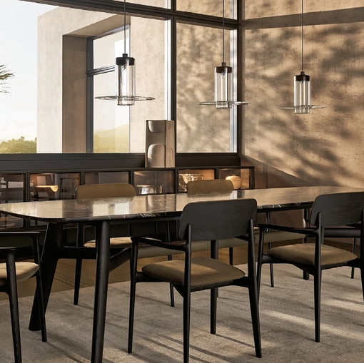 Sedia con braccioli in legno e pelle Curve di Poliform