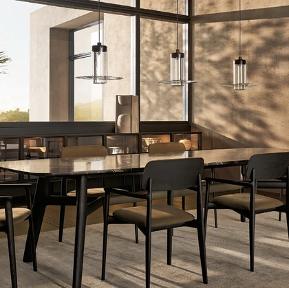 Sedia con braccioli in legno e pelle Curve di Poliform