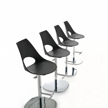 Sgabello girevole e regolabile in altezza con base cromata e scocca in polipropilene Shark di Bontempi