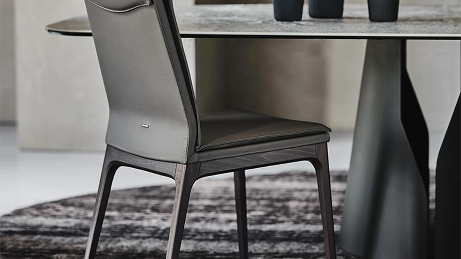 Sedia in pelle con gambe in legno Sofia di Cattelan Italia