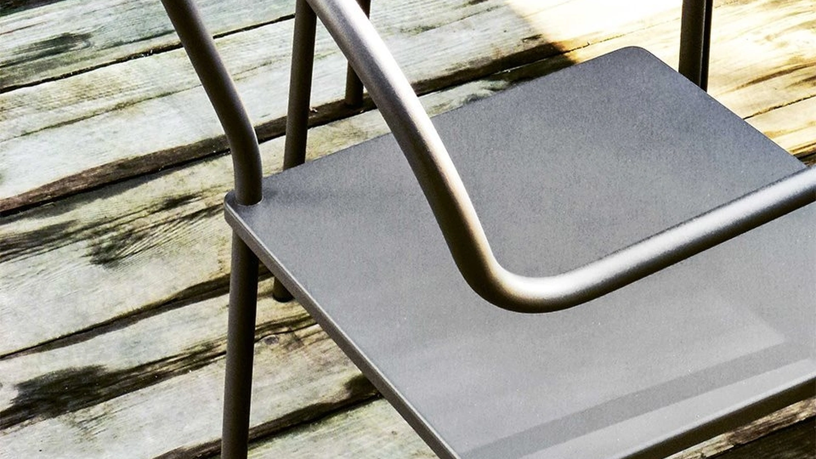 Sedia di design Softer than Steel in acciaio di Desalto