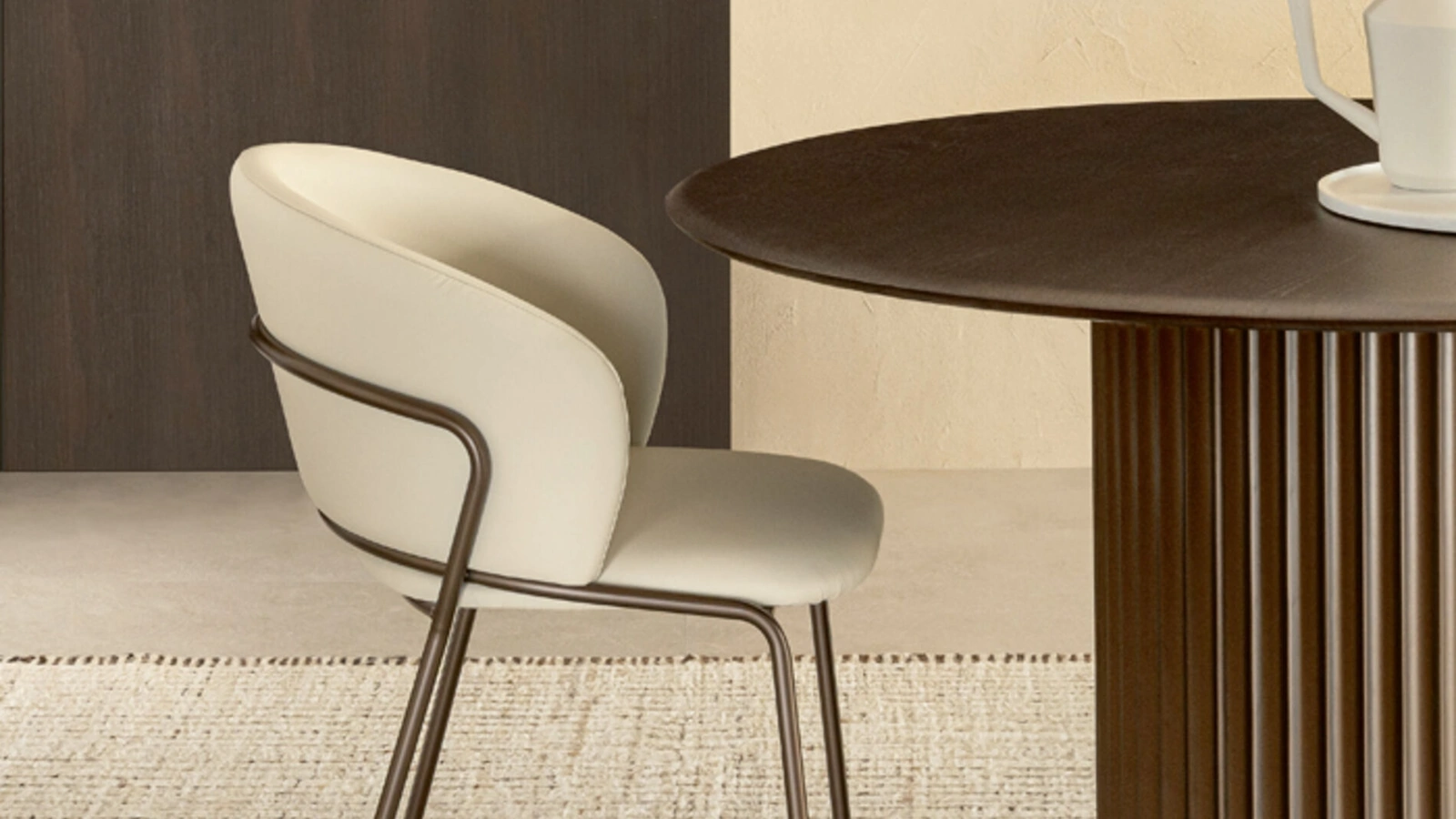 Sedia in pelle Vela di Riflessi