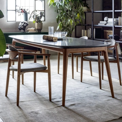 Tavolo Hanami con top in marmo di Novamobili