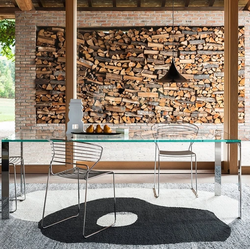 Tavolo Liko Glass in cristallo temperato e gambe in acciaio di Desalto