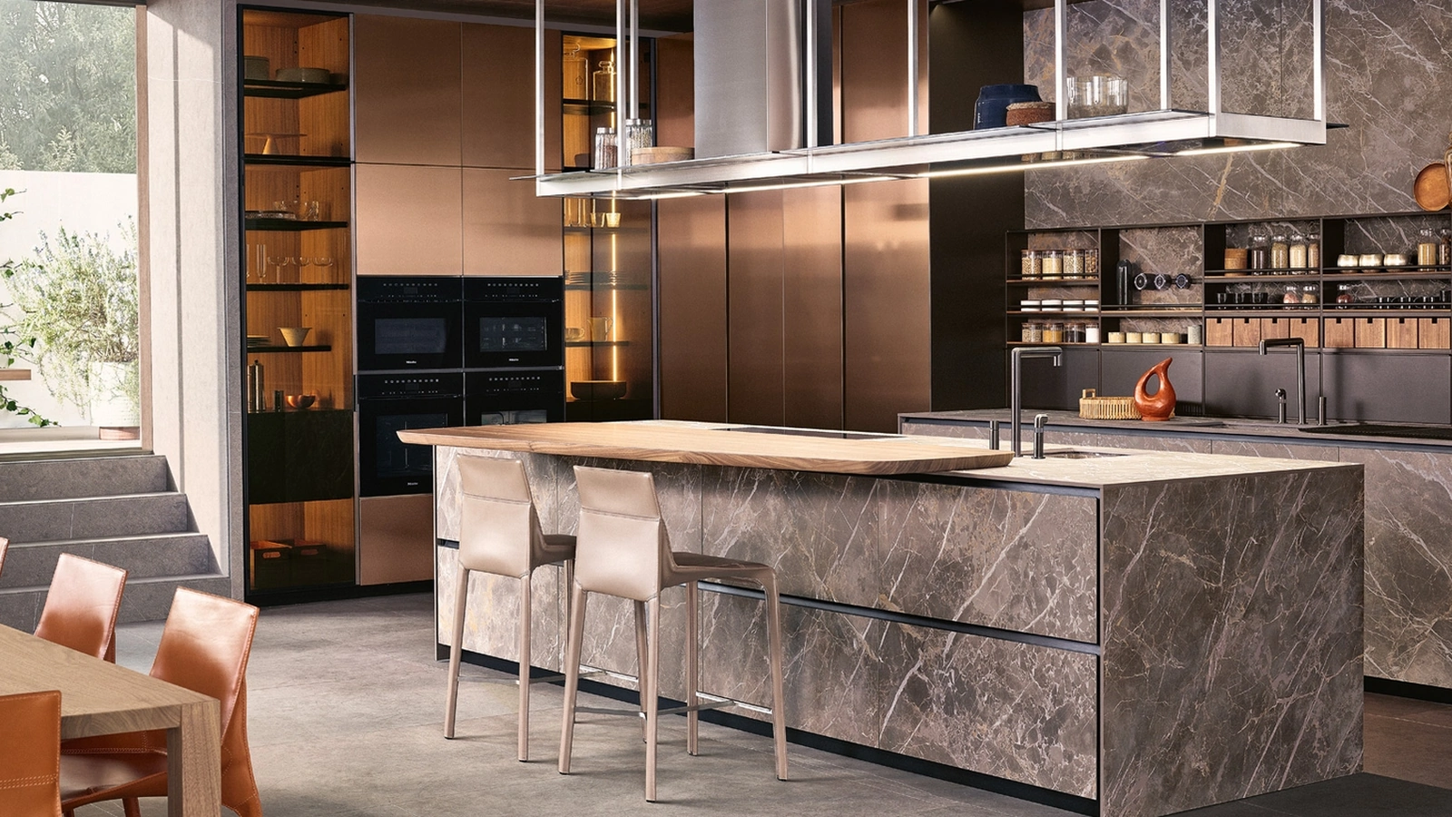 Cucina Design con isola Alea Pro 01 in MDI stone brown con piano snack in noce massello canaletto di Poliform