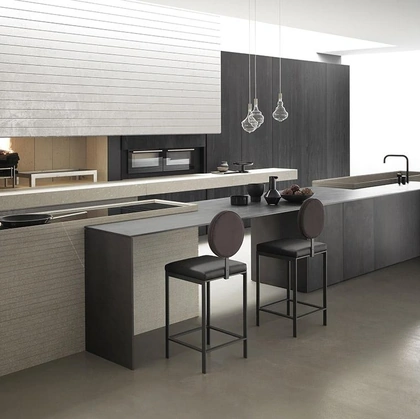 Cucina Design con isola Blade 03 in Gres Black Metal, Pietra Piasentina e Cedro Brown di Modulnova