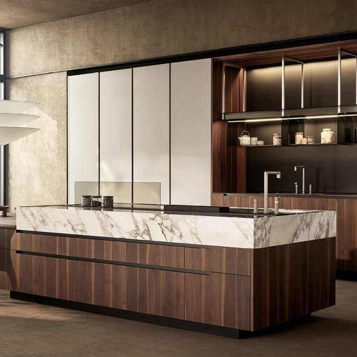 Cucina Design con isola Phoenix 01 in noce e marmo di Poliform