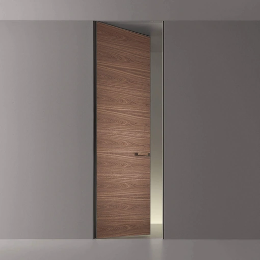 Porta a filo muro per interni Moon in Noce con struttura in metallo finitura Peltro di Rimadesio
