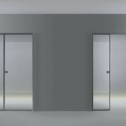 Porta per interni scorrevole Spin in vetro con telaio in alluminio Rimadesio