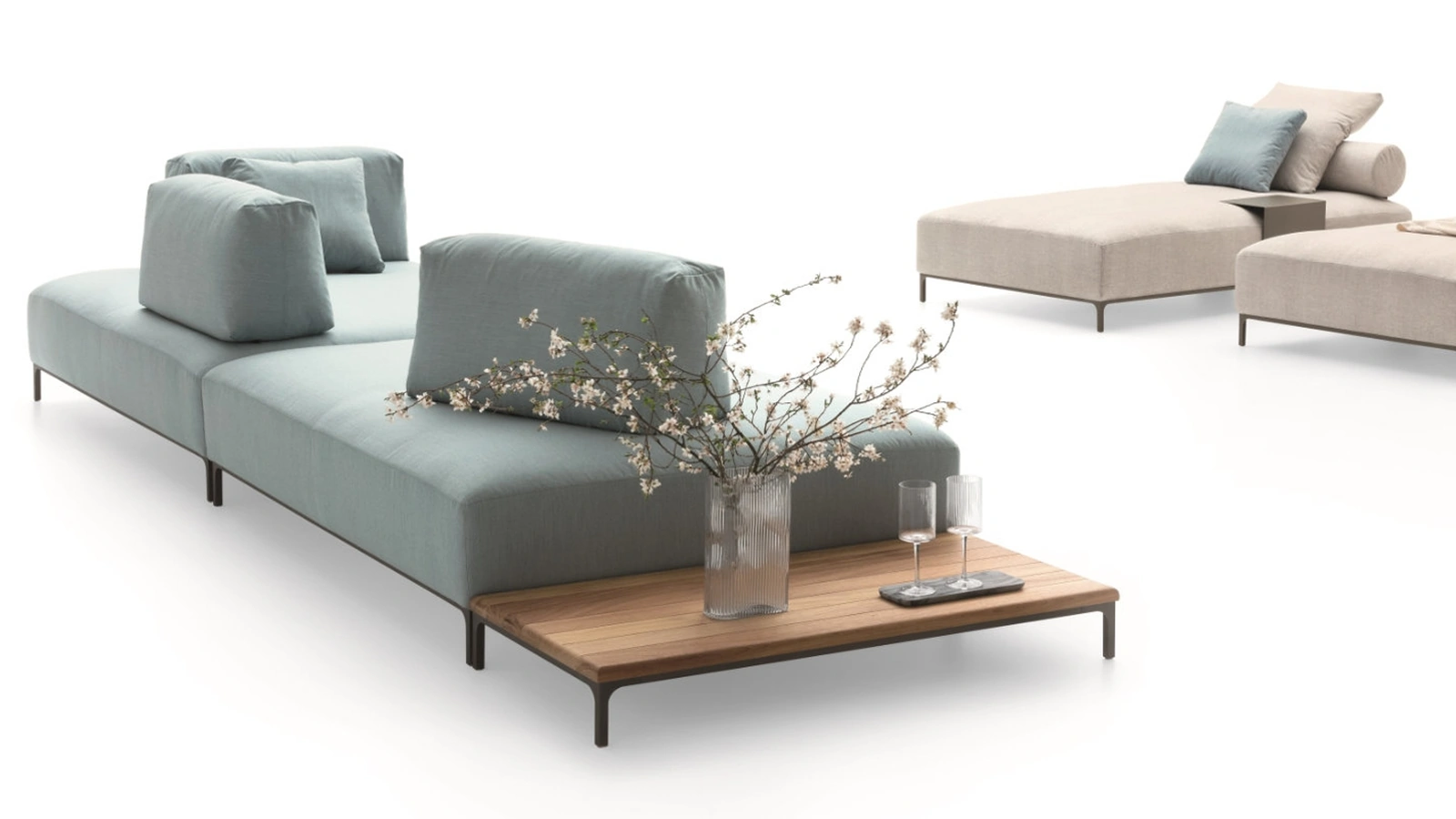 Divano Sanders Air in tessuto imbottito con tavolini laterali in legno massello di Ditre Italia