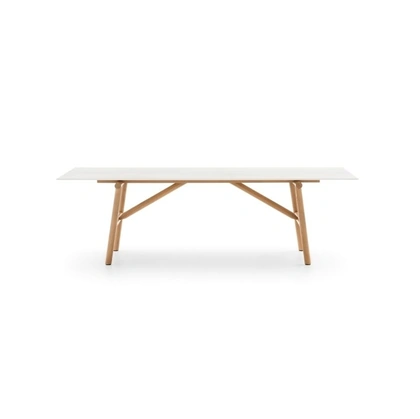 Tavolo Isamu con top in gres Calce Bianca e base in legno di Ditre Italia